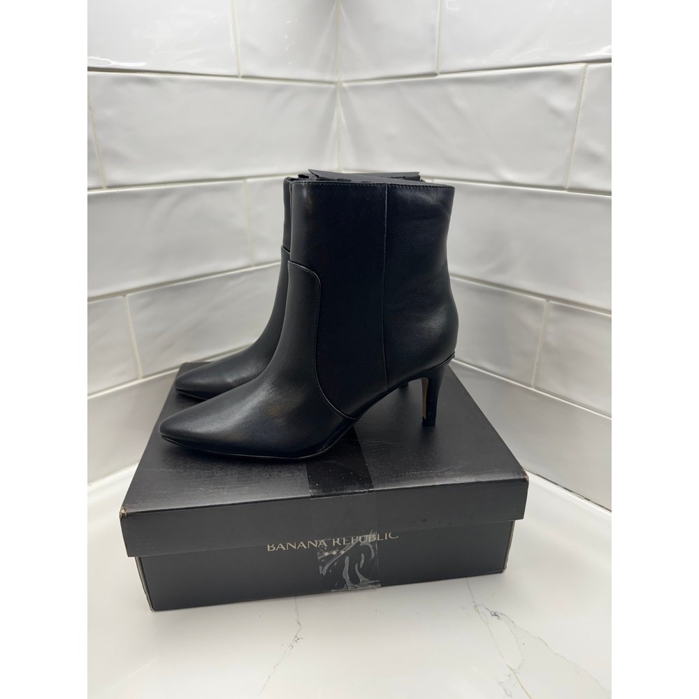 Banana republic VEGAN LEATHER HEELED BOOTIE‎ size 8